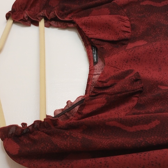 Shein red snakeskin pattern size S crop top - Picture 5 of 6